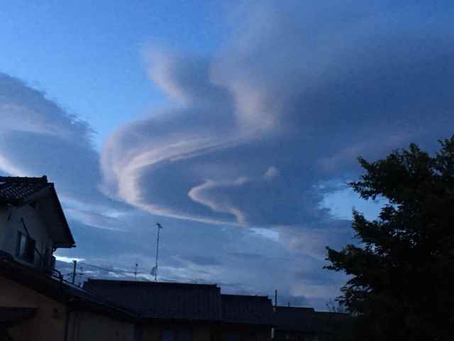 謎の雲出現 17 8 25 バジェット レンタカー郡山駅東口店ブログ