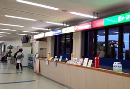 バジェット･レンタカー長崎空港店・レンタカー貸渡し手順：④ バジェット・レンタカーのカウンターへ