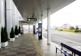 バジェット･レンタカー長崎空港店・レンタカー貸渡し手順：⑧ 長崎空港出口左方向へ